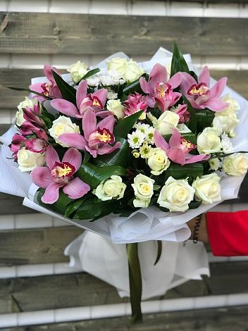 Букет цветов из: Розы и Хризантемы в Белый Городок