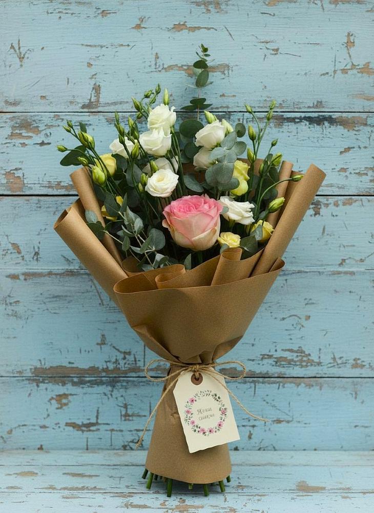 Букет цветов из: Розы и Лизиантусы в Белый Городок